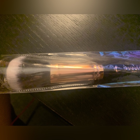 Shaina B Blush Brush - Picture 1 of 3
